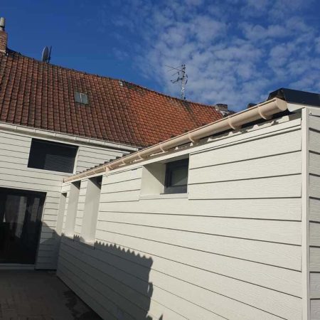 Maison rénovée avec bardage CEDRAL et isolation thermique par l’extérieur à Halluin, réalisée par Applitech Enveloppe